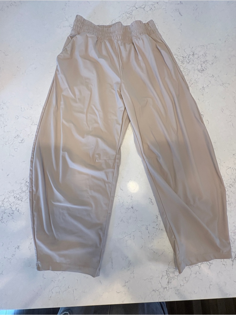 Women’s Old Navy Sleektech barrel ankle pants